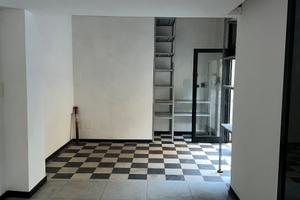 Locale ad uso magazzino con posto auto