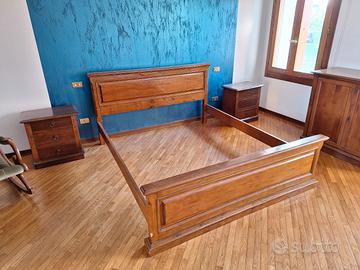 Letto, comodini e settimanale