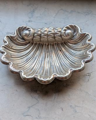 Conchiglia battesimale/svuota tasche in argento 