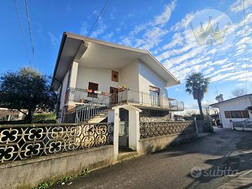 Casa singola con giardino