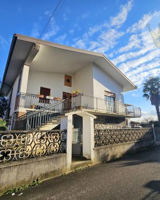 Casa singola con giardino