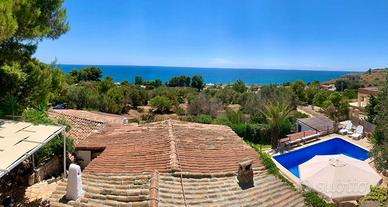 Villa con piscina in salento vista mare