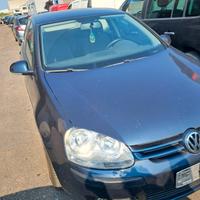 Volkswagen Golf 5 anno 2005 ricambi usati