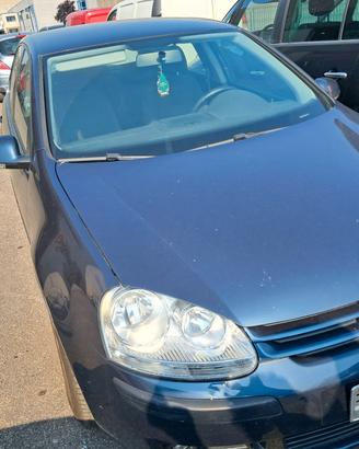 Volkswagen Golf 5 anno 2005 ricambi usati