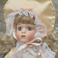 Bambola in porcellana