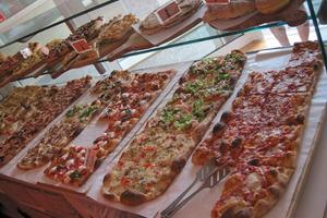 Attività di pizzeria taglio-tonda-tavola calda asp