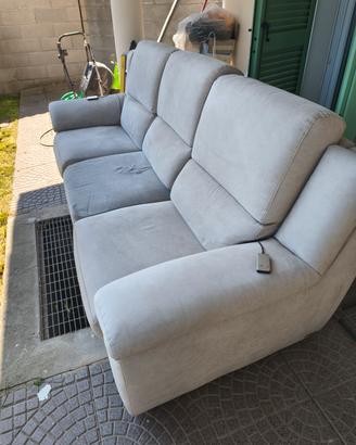 divano con 2 movimenti relax