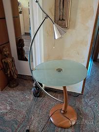 TAVOLINO CON BASE LEGNP E VETRO MOLATO CON LUCE