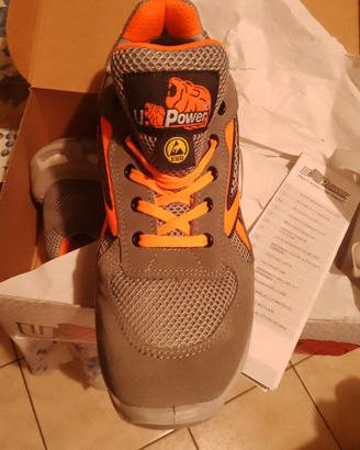 Scarpe antinfortunistiche nuove