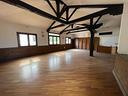 ampio-locale-indipendente-travato-a-vista-con-scop