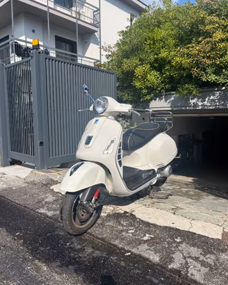 Vespa gts300i.e
