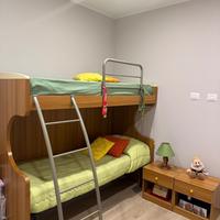 Letto a castello in legno con scaletta +2 comodini