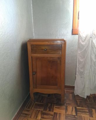 Coppia comodini in legno stile arte povera