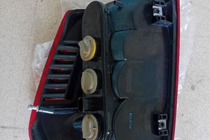 faro posteriore jeep cherokee