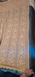 Tenda di pizzo color beige a tema fiori  a mano