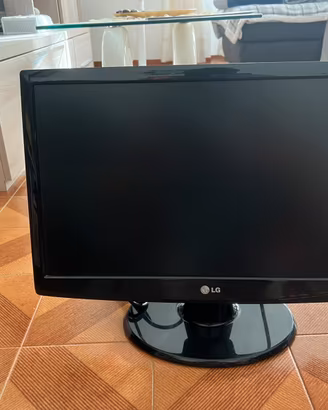 Monitor LG Full HD + adattatore HDMI