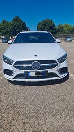 Mercedes-Benzina Classe A 180 d AMG Line