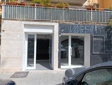 Locale commerciale su Piazza Adda