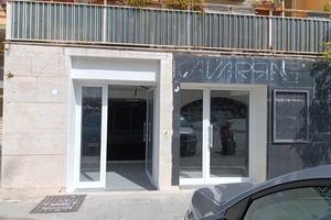 Locale commerciale su Piazza Adda