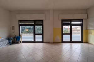 Locale commerciale 106