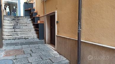 Locale deposito Vicolo Bertani (Via Pretoria)