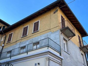 Villa di 315 m² con più di 5 locali a Caglio