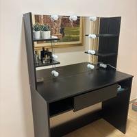 Toeletta / Vanity da trucco con specchio e luci