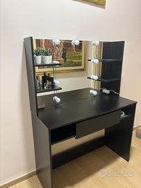 Toeletta / Vanity da trucco con specchio e luci