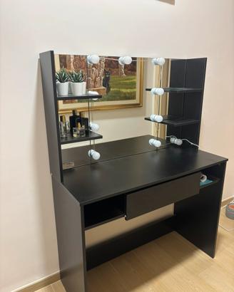 Toeletta / Vanity da trucco con specchio e luci