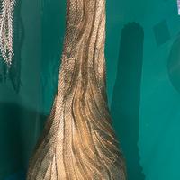 Vaso di design alto in oro anticato snake skin