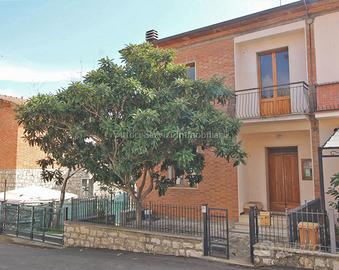 Torrita di Siena (SI), porzione di bifamigliare co