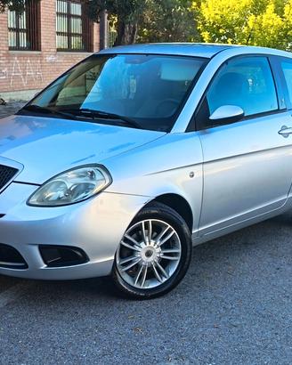 Lancia Ypsilon 1.3 MJT 75 CV NEOPATENTATI