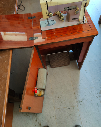 Macchina per cucire necchi vintage