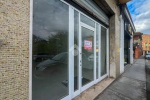 NEGOZIO A VIGNOLA