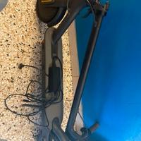 Monopattino elettrico Xiaomi essentiale