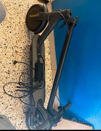 Monopattino elettrico Xiaomi essentiale