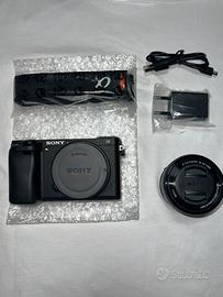 Sony Alpha 6400 + obiettivo 16-50mm