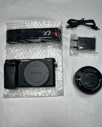 Sony Alpha 6400 + obiettivo 16-50mm
