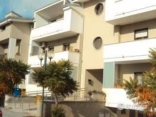 Appartamento mansardato + box auto