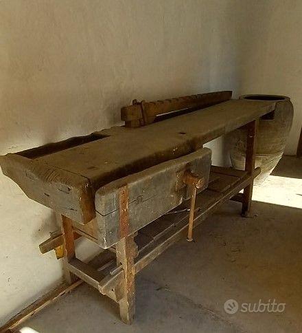 Bancone da falegname in legno massello restaurato, con portautensil