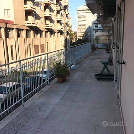 Camere ampie con balcone x studentesse/lavoratrici