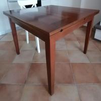 Tavolo in legno allungabile 