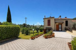 6 LOCALI A COLLESALVETTI