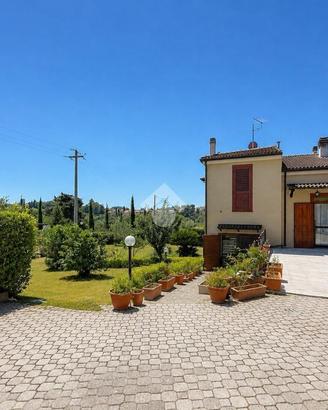 6 LOCALI A COLLESALVETTI