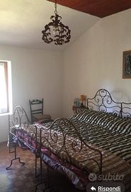 Letto von comodini in ferro battuto