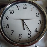 Orologio pulitore e altro per la casa