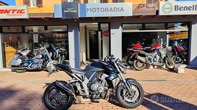 Honda cb1000r accessoriata e gommata