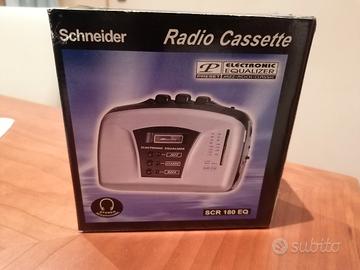 lettore radiocassette con circa 50 cassette varie