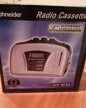 lettore radiocassette con circa 50 cassette varie
