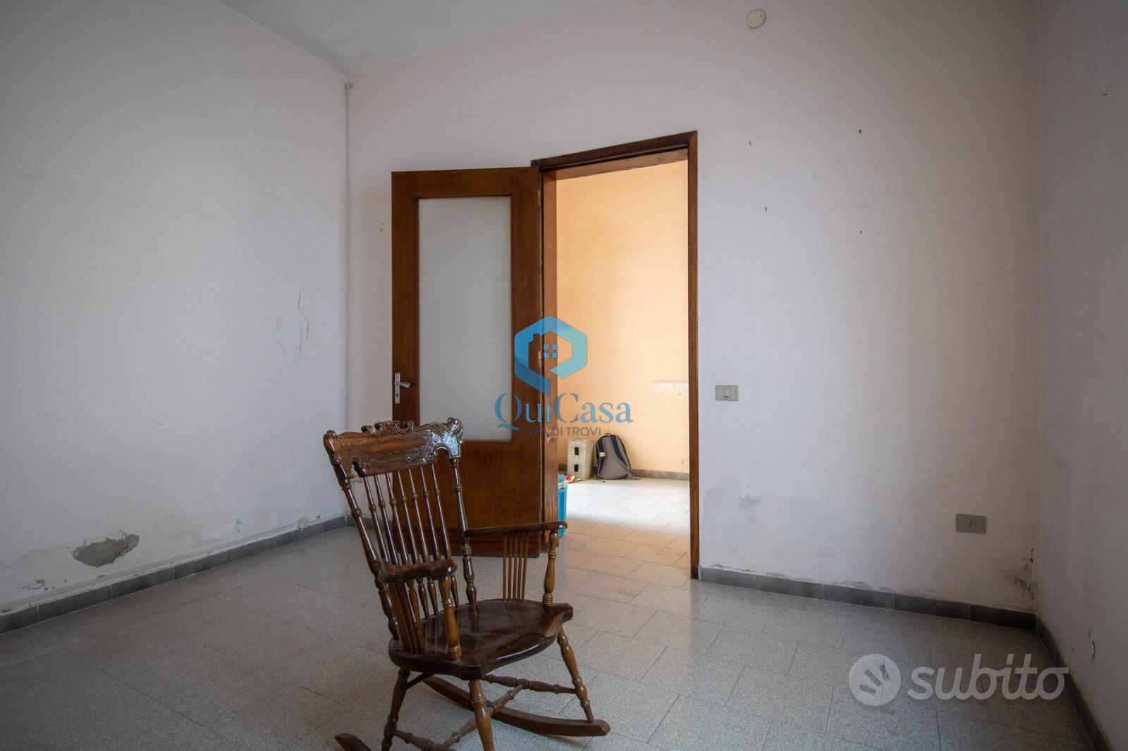 Casa singola con terrazza c/i Via Poerio